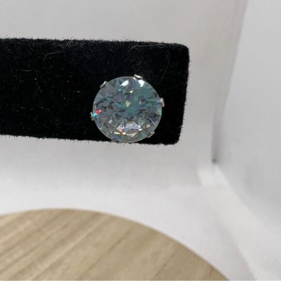 Dazzling sparkly crystal rhinestone post earrings - Picture 5 of 7